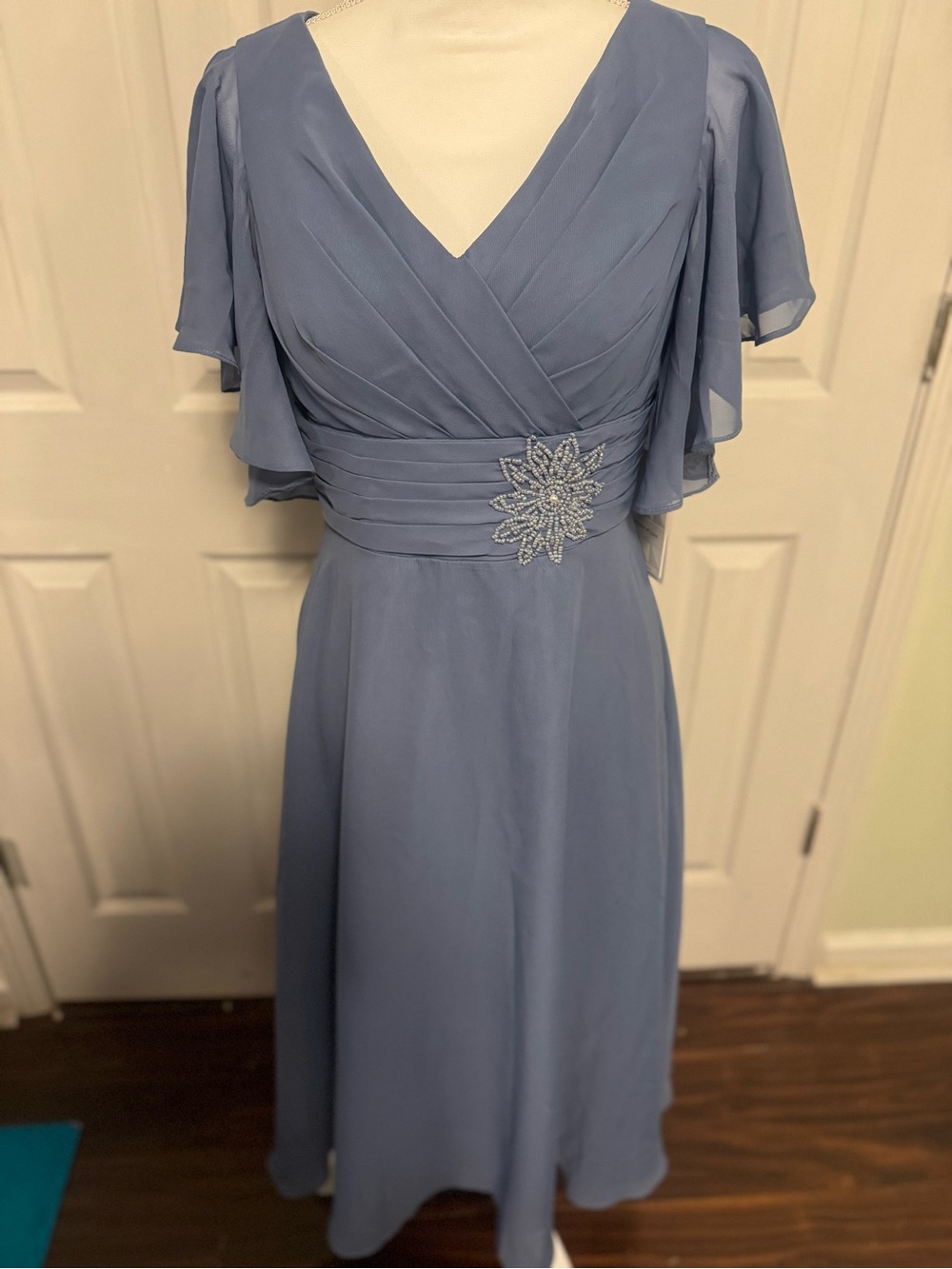 Elegant Dusty Blue V-Neck Chiffon Women’s Dress with Waist Embellishment